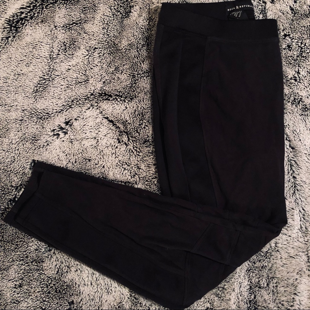ROCK & REPUBLIC • XL Leggings, black suede, elastic accent on side